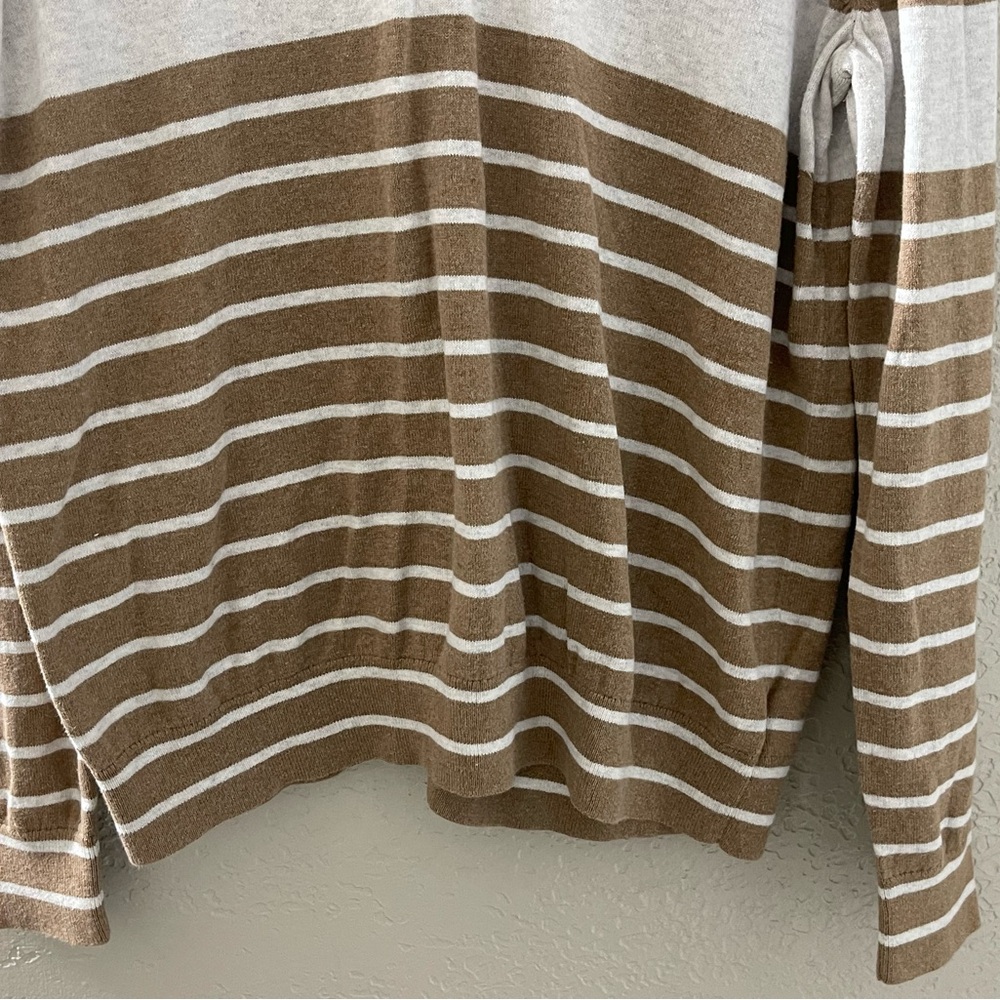 Express Men’s‎ Tan and Cream Button-Up Sweater
Size Large - Picture 3 of 9